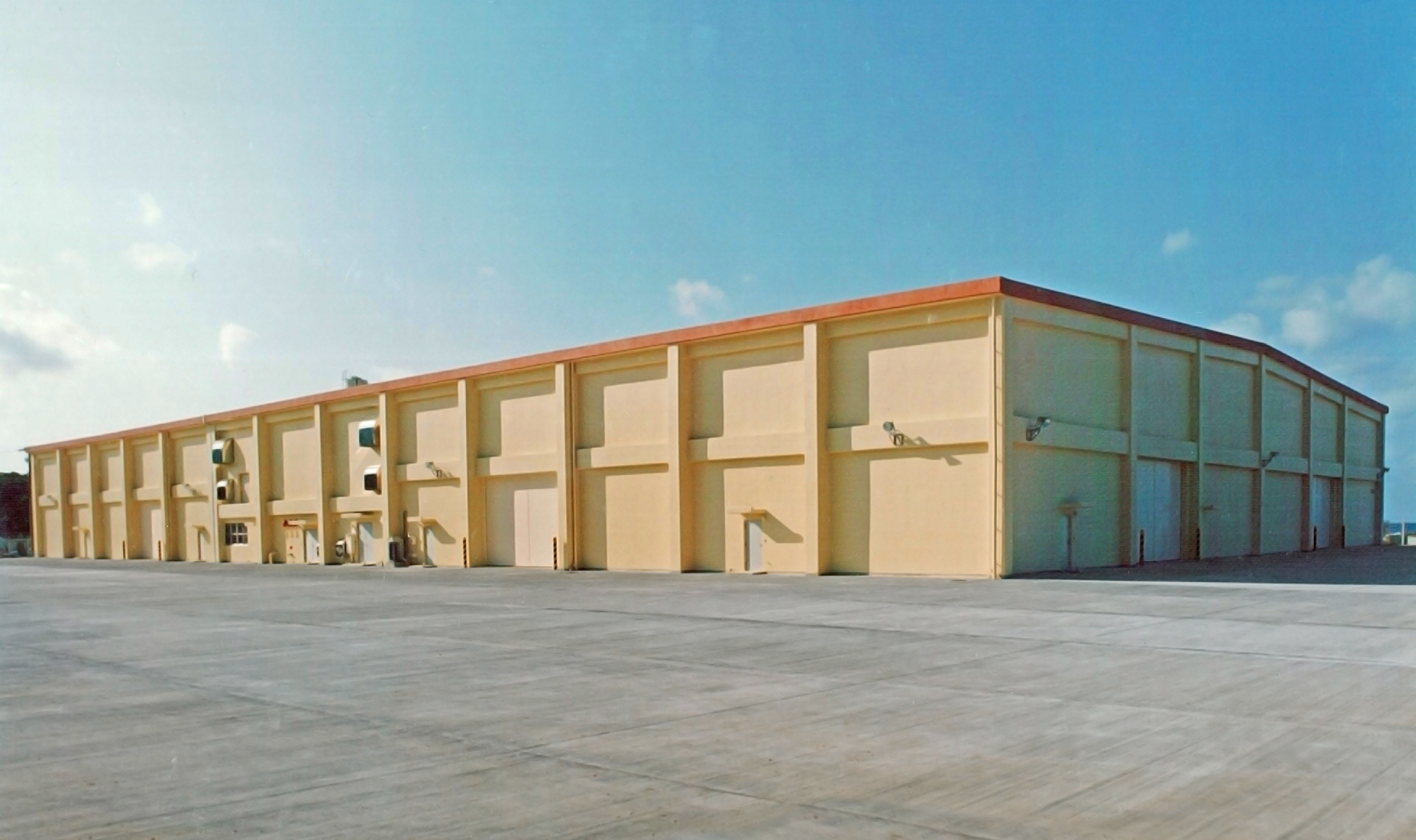 ホワイ卜ビーチ（2）倉庫 沖縄 設計事務所 二基設計