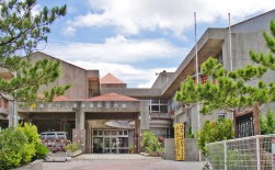 屋嘉地区体育館・公民館