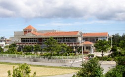 屋嘉地区体育館・公民館